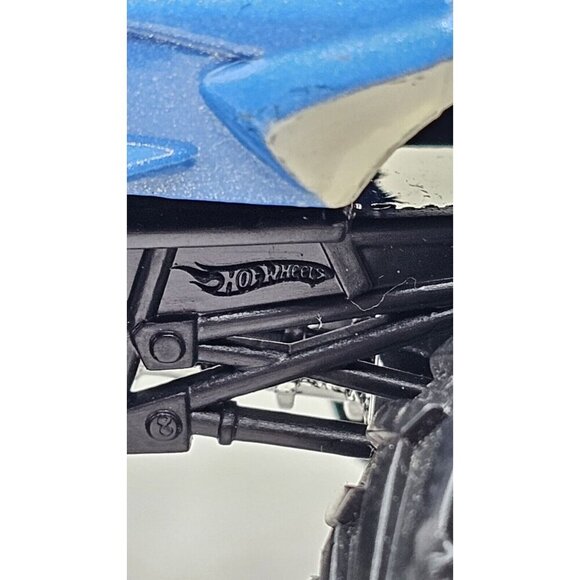 Hot Wheels Monster Jam Truck Shark Wreak 1:64 Scale Captian Carlyle Blue Matalic - Picture 7 of 11